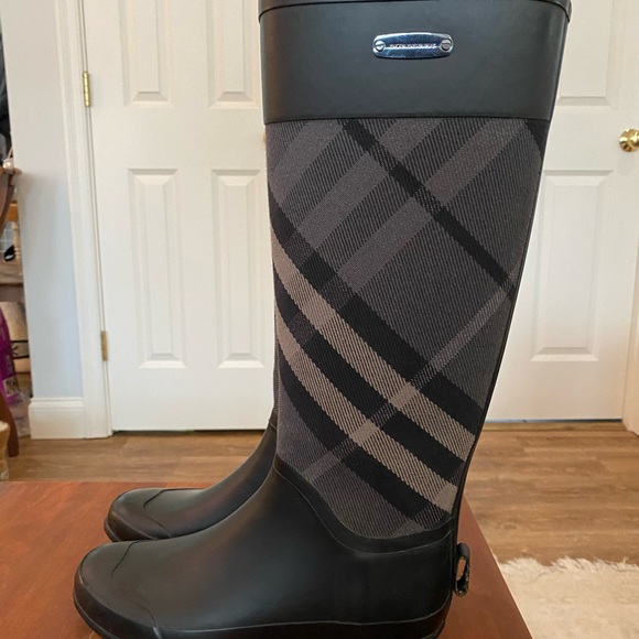 LIKE NEW: Burberry London House Rubber Riding Boots size 37 (US 7/7.5) - Picture 2 of 7